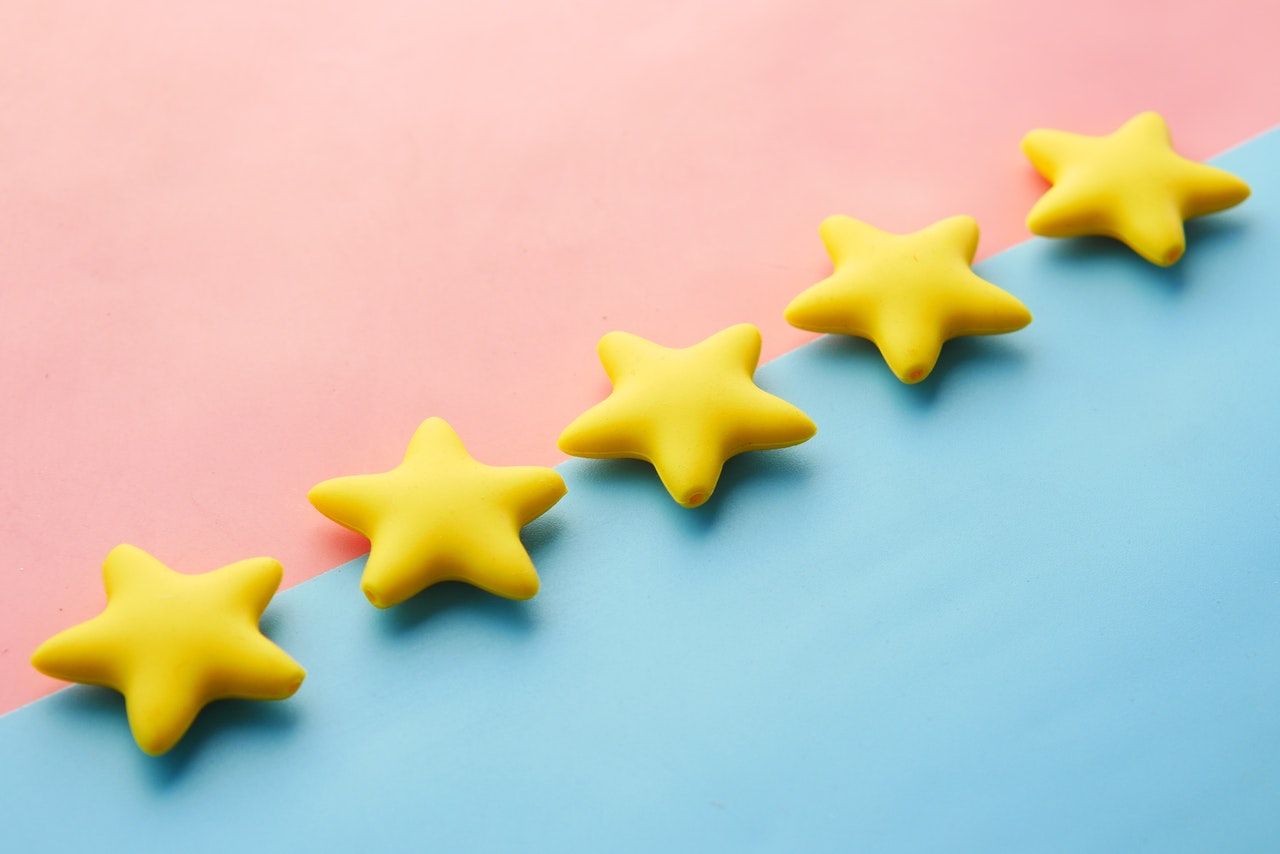5 Yellow Stars on a blue and pink background: Baby Tog Guide