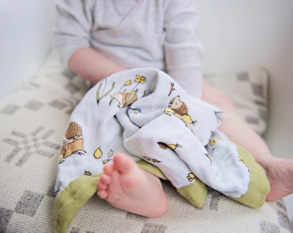 Organic cotton muslin comforter security - et - Woodland hedgehog.