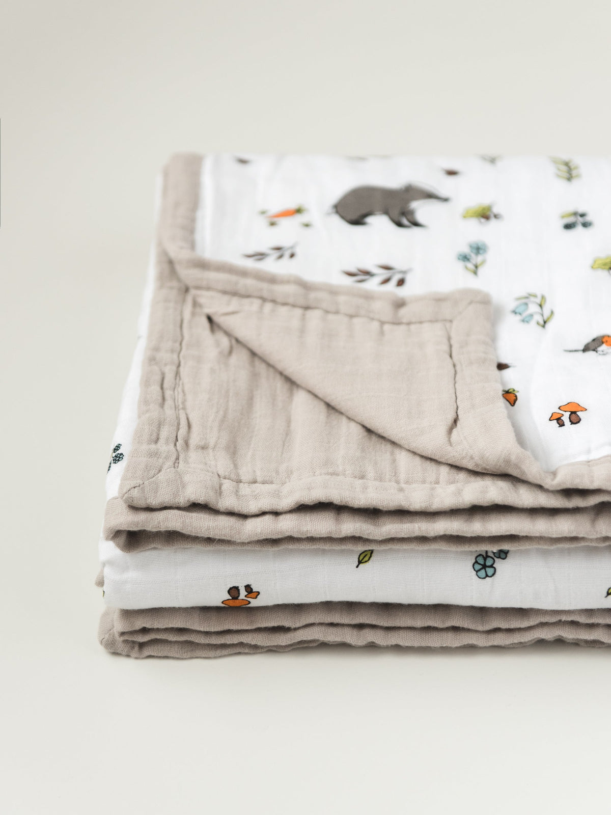 Organic cotton muslin quilt - et 4 layer - Into the woods.