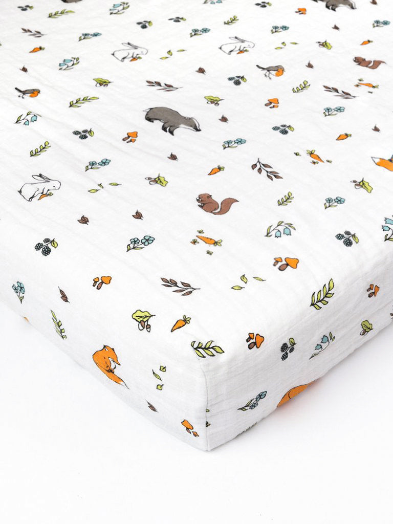 Organic cotton muslin fitted cotbed sheet, 140x70 cm - Into the woods.
