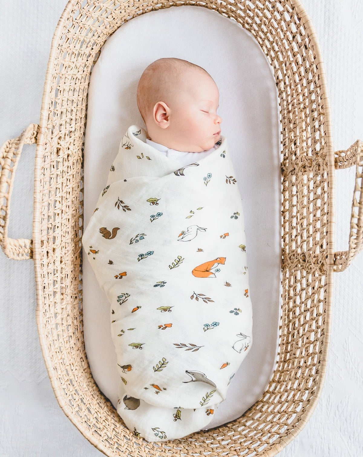 Organic cotton muslin swaddle - et - Into the woods.
