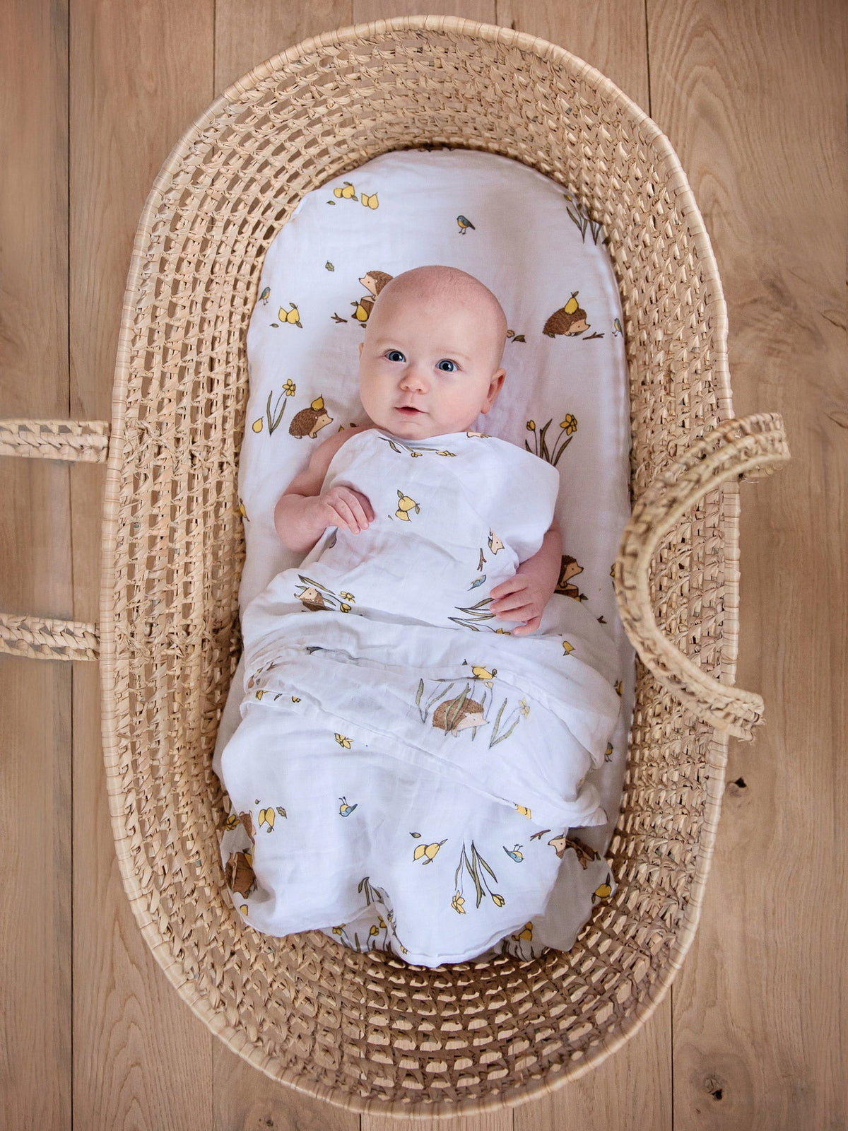 Organic cotton muslin swaddle - et - Woodland hedgehog.