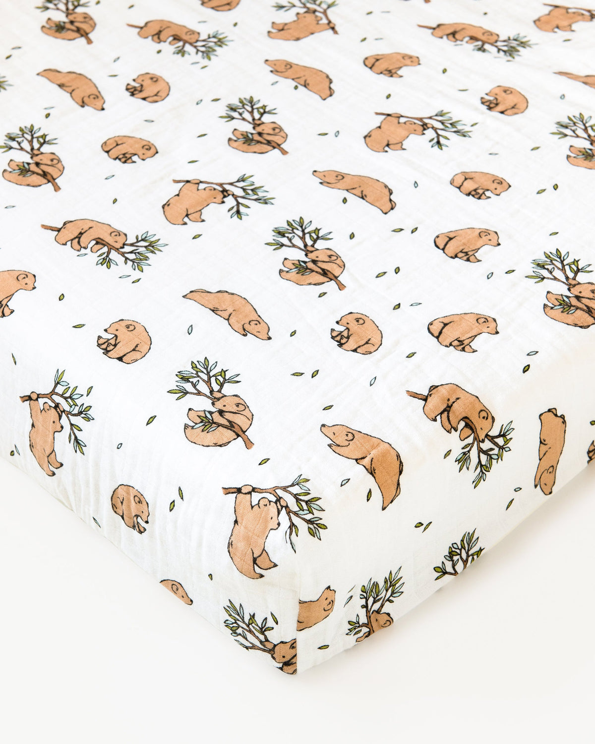 Organic cotton muslin fitted cotbed sheet, 140x70 cm - Bear cub.